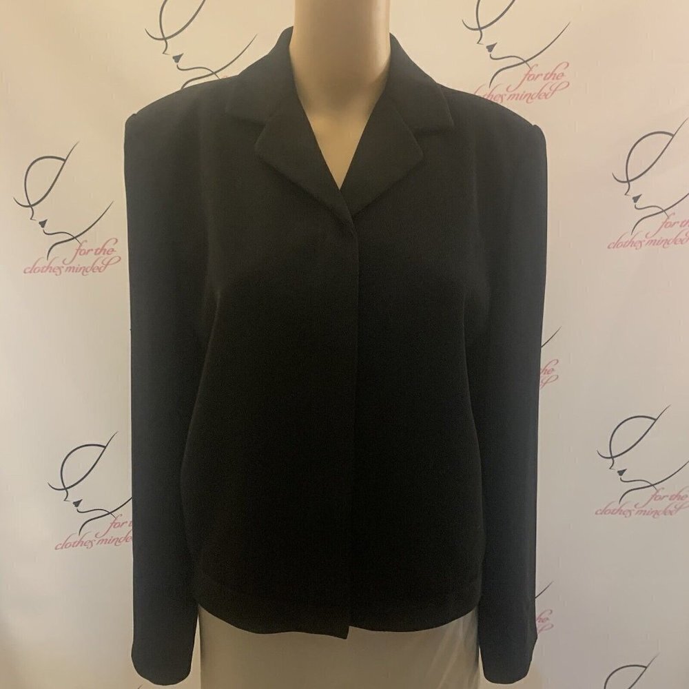 Larry Levine. Size 8. Lined Long Sleeve Button Up Jacket. Knit. AL